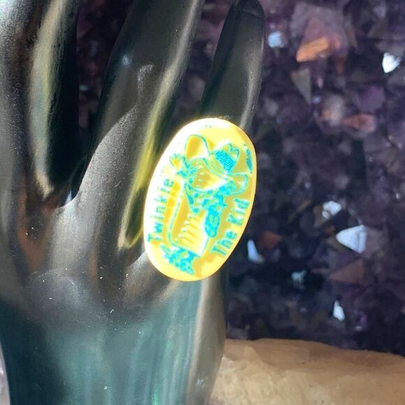 Vintage Twinkie the Kid Ring, Pale Yellow, SZ 5, Marked - Picture 1 of 4
